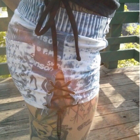 Trash Jean Shorts Print Graphic Tie-Dye Blue White Tattoo Punk Rock Side Lace XL - Picture 3 of 3